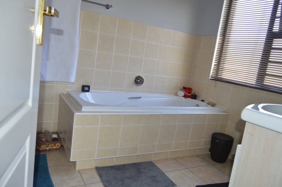 To Let 3 Bedroom Property for Rent in Greengate Gauteng