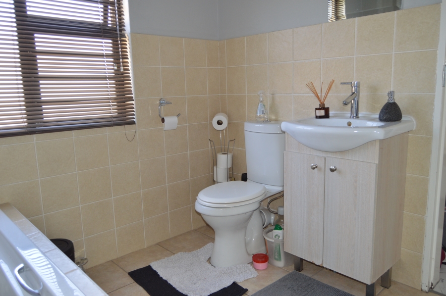 To Let 3 Bedroom Property for Rent in Greengate Gauteng