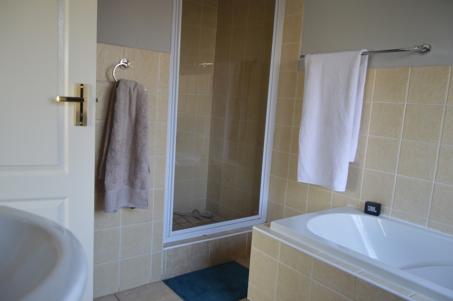 To Let 3 Bedroom Property for Rent in Greengate Gauteng