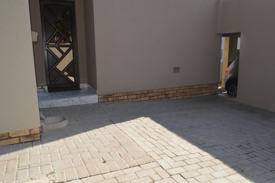 To Let 3 Bedroom Property for Rent in Greengate Gauteng