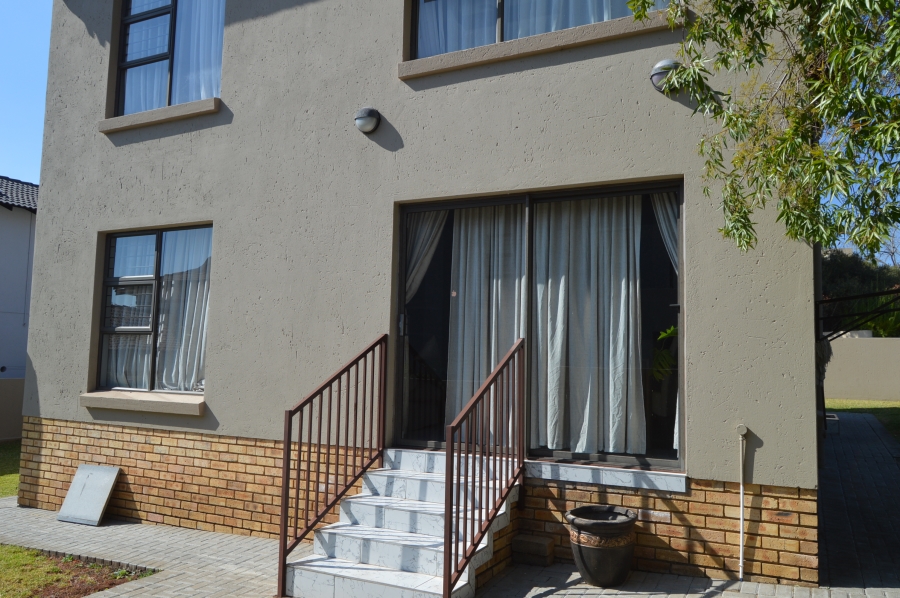 To Let 3 Bedroom Property for Rent in Greengate Gauteng