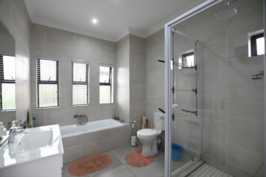 4 Bedroom Property for Sale in Zambezi Country Estate Gauteng