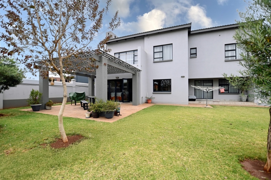 4 Bedroom Property for Sale in Zambezi Country Estate Gauteng