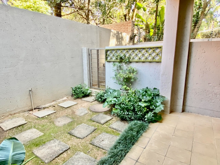To Let 2 Bedroom Property for Rent in Sandown Gauteng