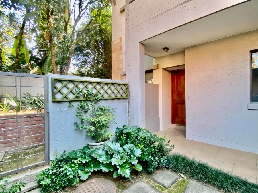 To Let 2 Bedroom Property for Rent in Sandown Gauteng