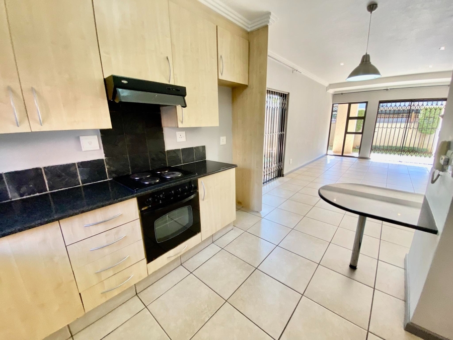 To Let 2 Bedroom Property for Rent in Sandown Gauteng