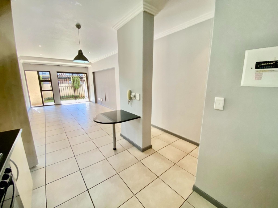 To Let 2 Bedroom Property for Rent in Sandown Gauteng
