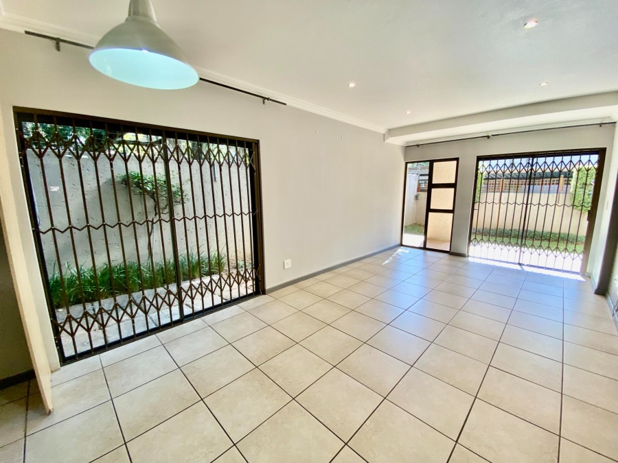 To Let 2 Bedroom Property for Rent in Sandown Gauteng