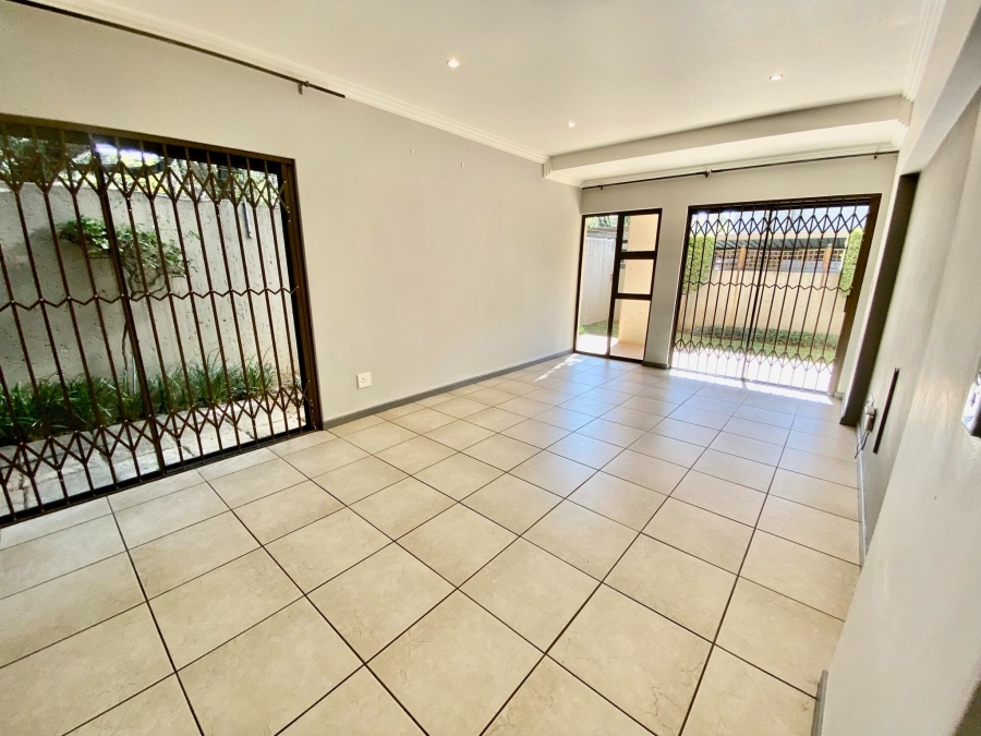 To Let 2 Bedroom Property for Rent in Sandown Gauteng