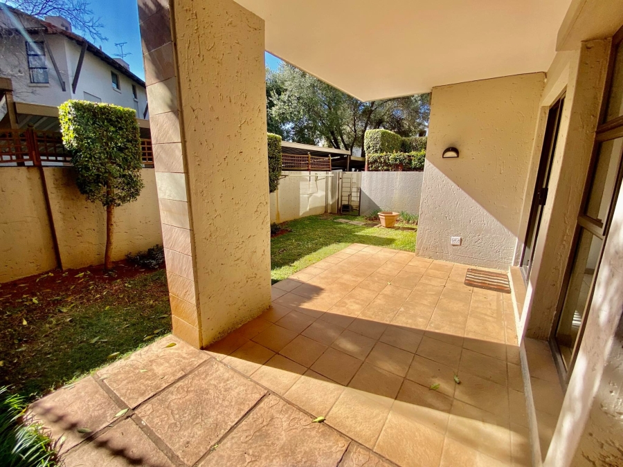 To Let 2 Bedroom Property for Rent in Sandown Gauteng