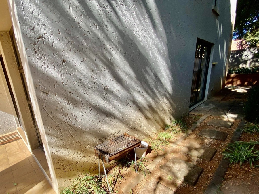 To Let 2 Bedroom Property for Rent in Sandown Gauteng