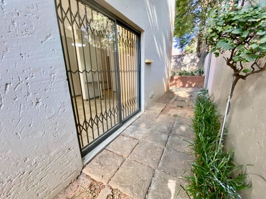 To Let 2 Bedroom Property for Rent in Sandown Gauteng