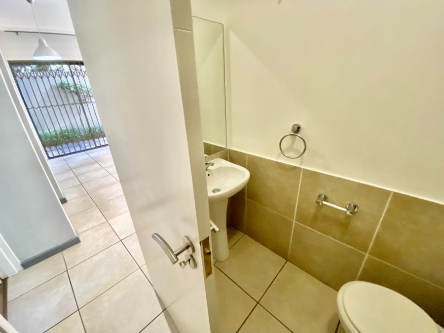 To Let 2 Bedroom Property for Rent in Sandown Gauteng