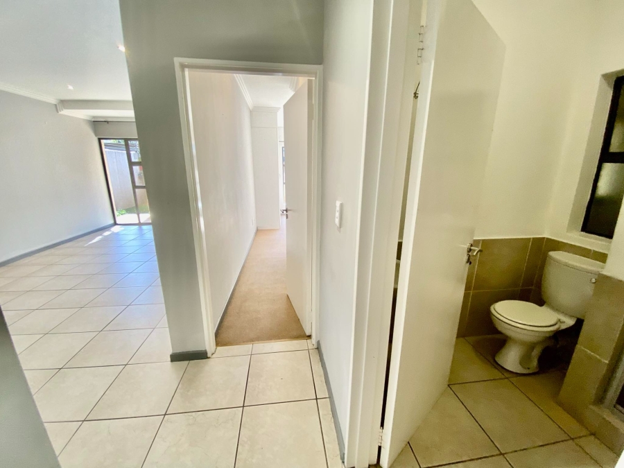 To Let 2 Bedroom Property for Rent in Sandown Gauteng