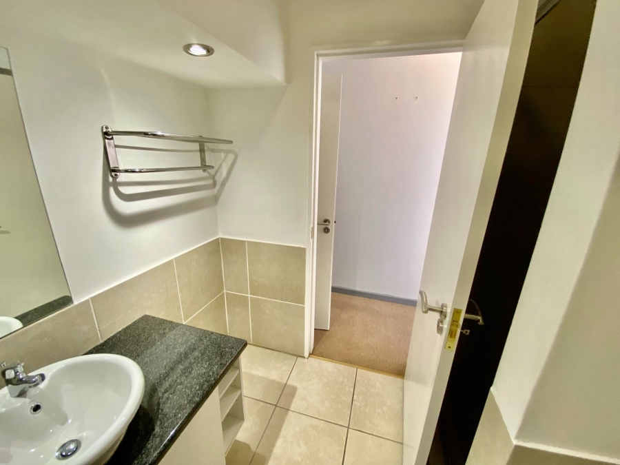 To Let 2 Bedroom Property for Rent in Sandown Gauteng