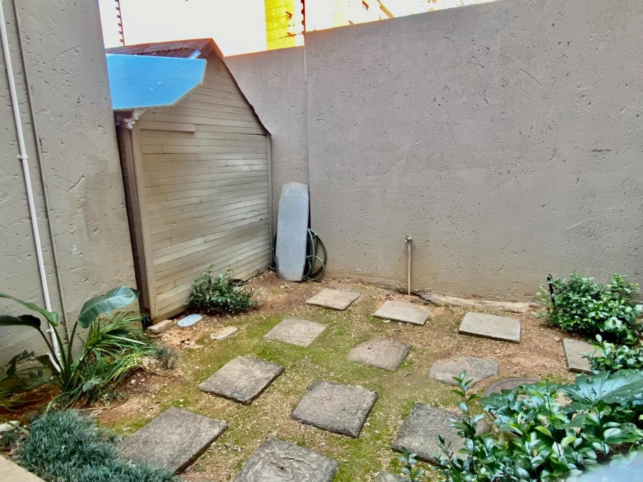 To Let 2 Bedroom Property for Rent in Sandown Gauteng