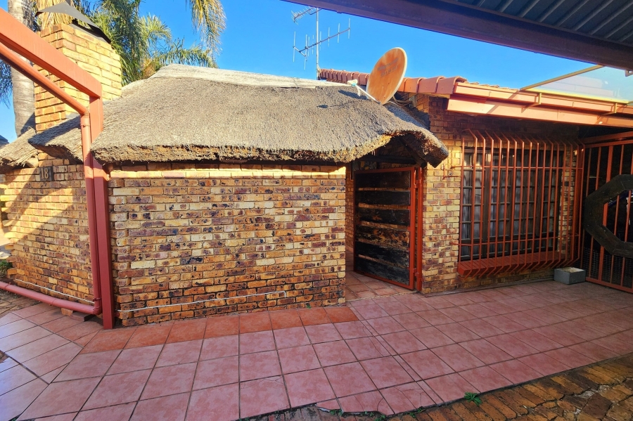 4 Bedroom Property for Sale in Clubview Gauteng