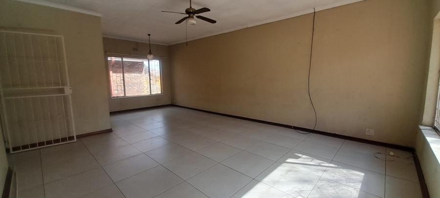 To Let 3 Bedroom Property for Rent in Unitas Park Gauteng
