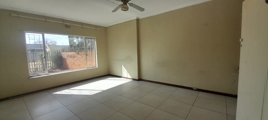To Let 3 Bedroom Property for Rent in Unitas Park Gauteng