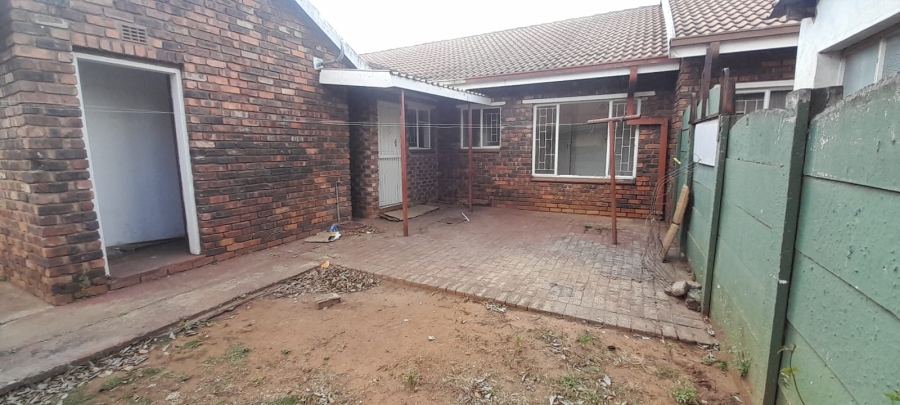 To Let 3 Bedroom Property for Rent in Unitas Park Gauteng