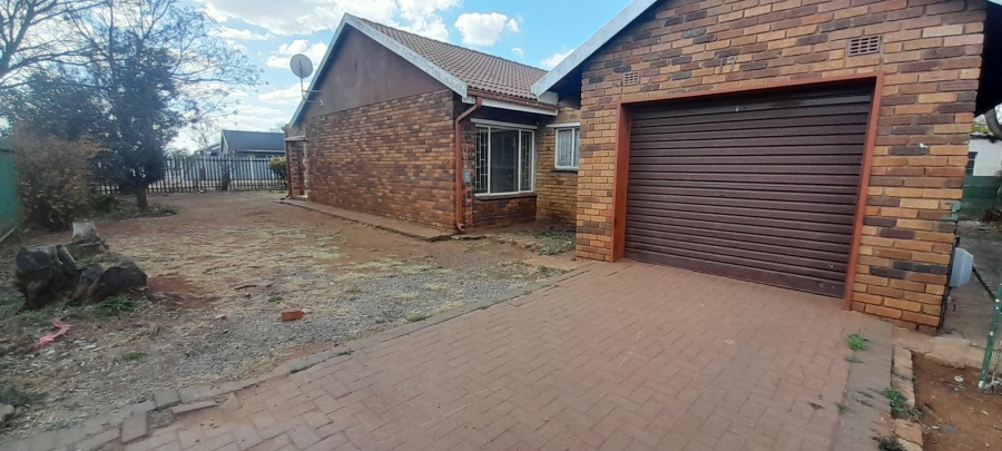 To Let 3 Bedroom Property for Rent in Unitas Park Gauteng