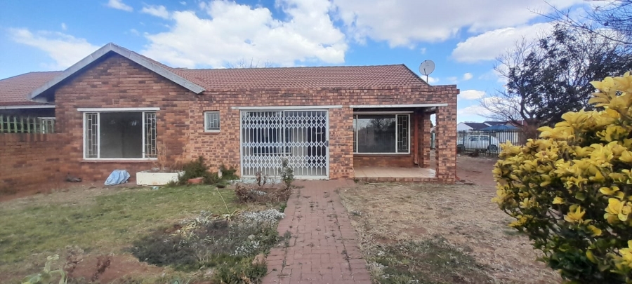 To Let 3 Bedroom Property for Rent in Unitas Park Gauteng