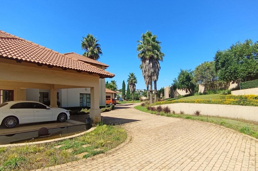 5 Bedroom Property for Sale in Mooikloof Gauteng
