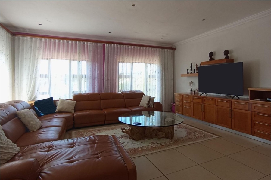 5 Bedroom Property for Sale in Mooikloof Gauteng