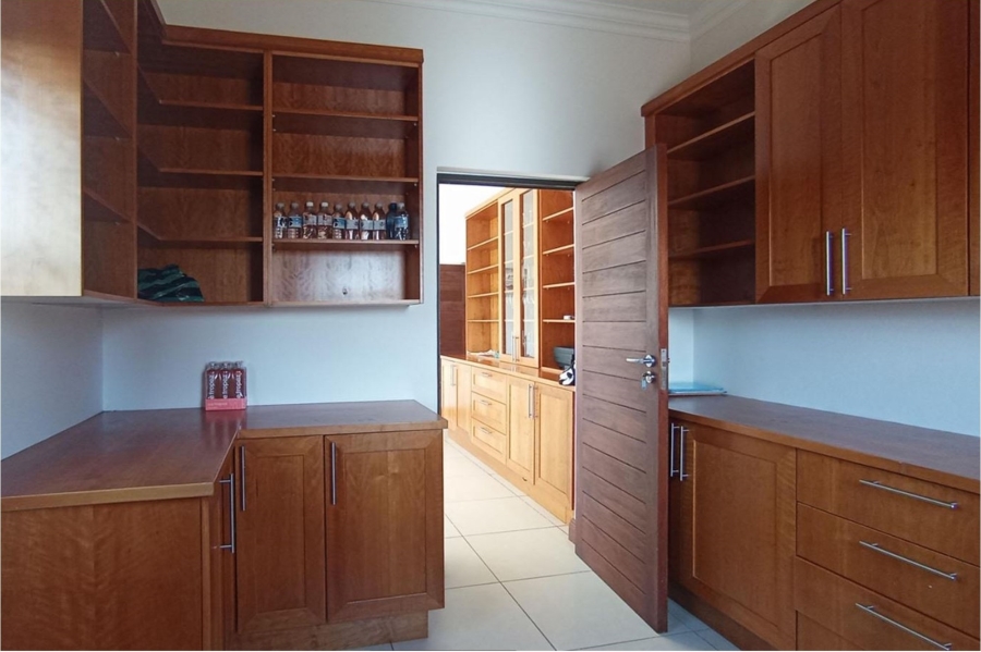 5 Bedroom Property for Sale in Mooikloof Gauteng