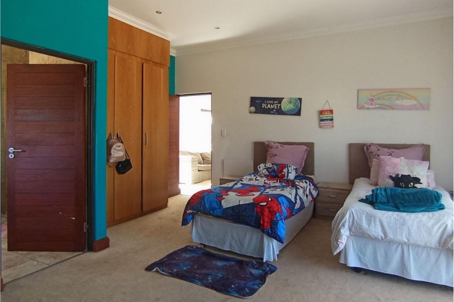 5 Bedroom Property for Sale in Mooikloof Gauteng