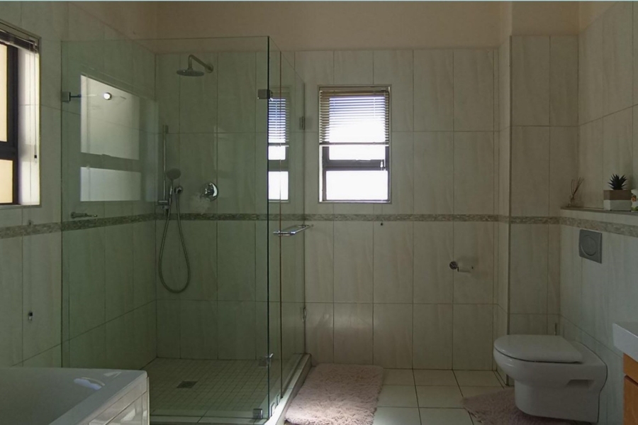 5 Bedroom Property for Sale in Mooikloof Gauteng