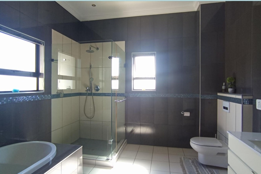5 Bedroom Property for Sale in Mooikloof Gauteng