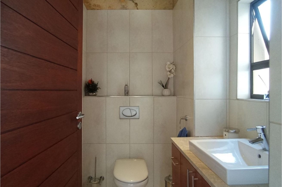 5 Bedroom Property for Sale in Mooikloof Gauteng