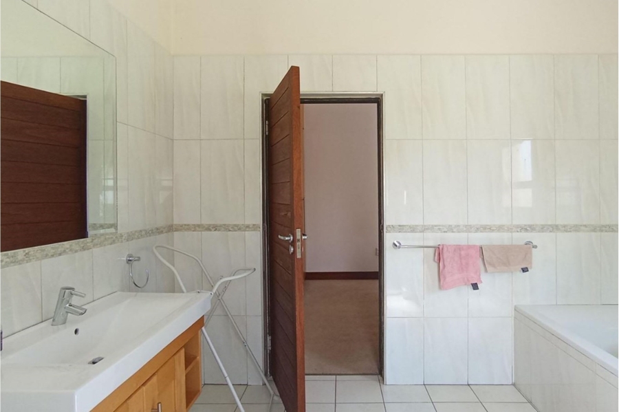5 Bedroom Property for Sale in Mooikloof Gauteng