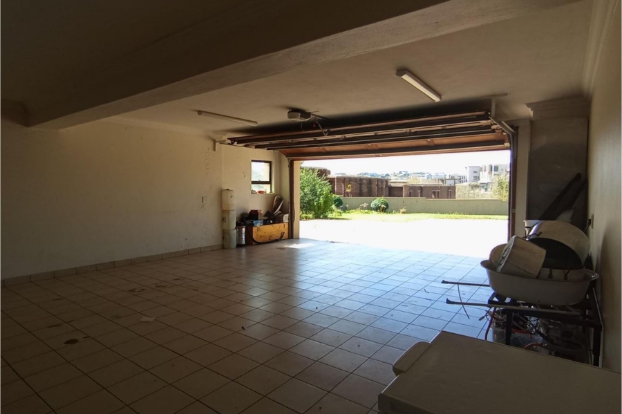 5 Bedroom Property for Sale in Mooikloof Gauteng