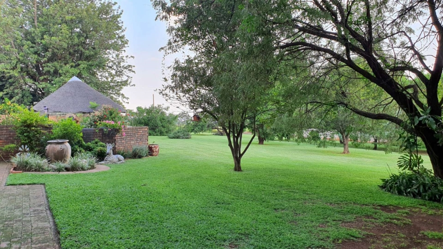 5 Bedroom Property for Sale in Andeon AH Gauteng