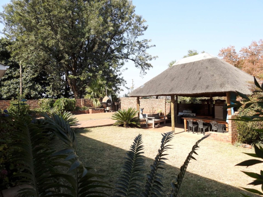 5 Bedroom Property for Sale in Andeon AH Gauteng