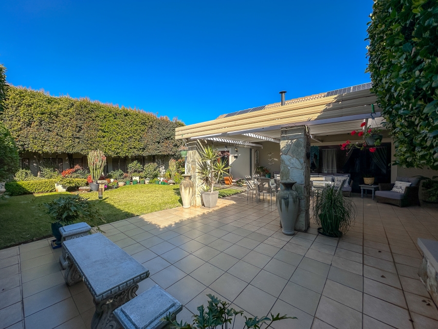 4 Bedroom Property for Sale in Midfield Estate Gauteng