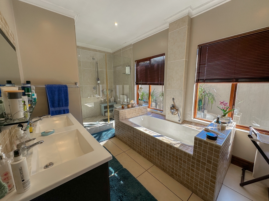 4 Bedroom Property for Sale in Midfield Estate Gauteng