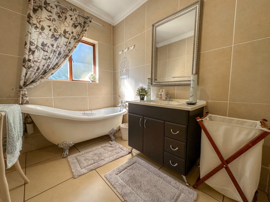 4 Bedroom Property for Sale in Midfield Estate Gauteng