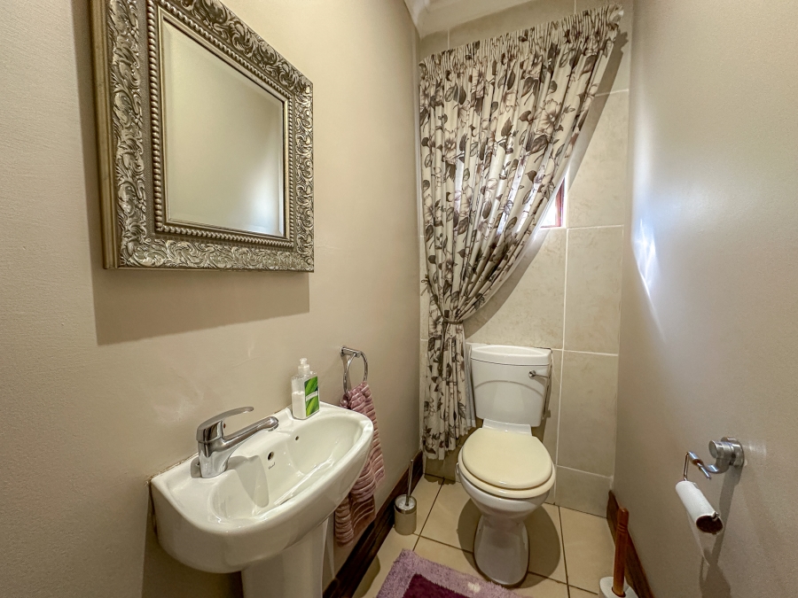 4 Bedroom Property for Sale in Midfield Estate Gauteng