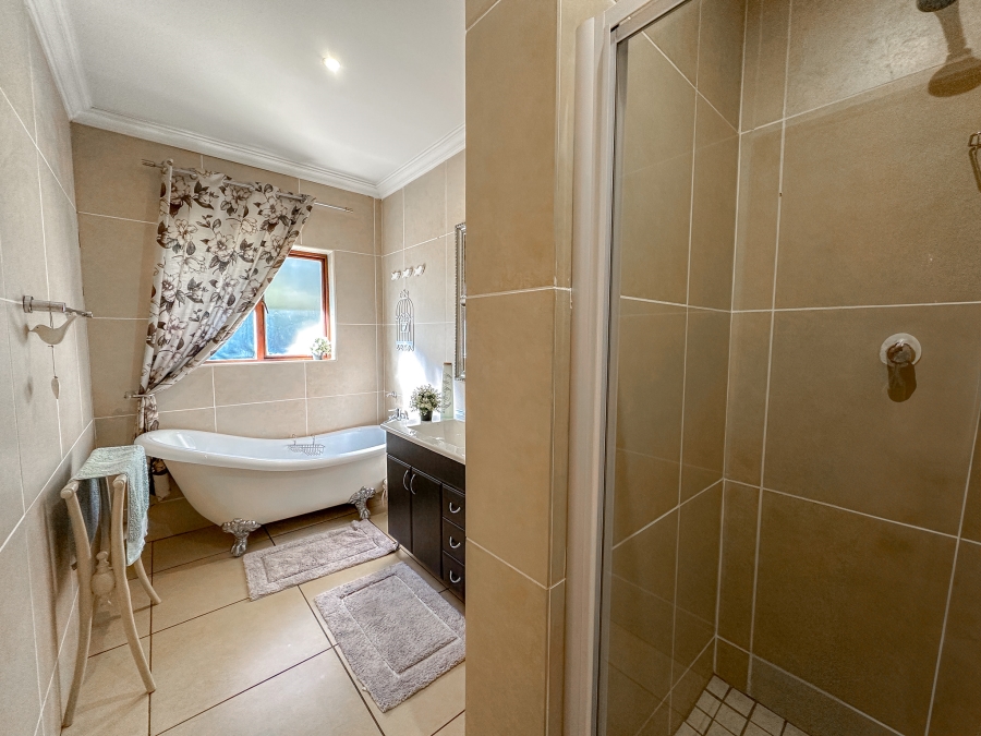 4 Bedroom Property for Sale in Midfield Estate Gauteng