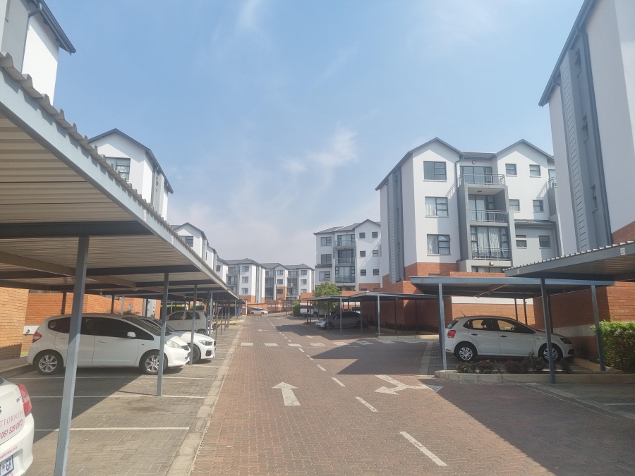To Let 2 Bedroom Property for Rent in Silver Lakes Gauteng