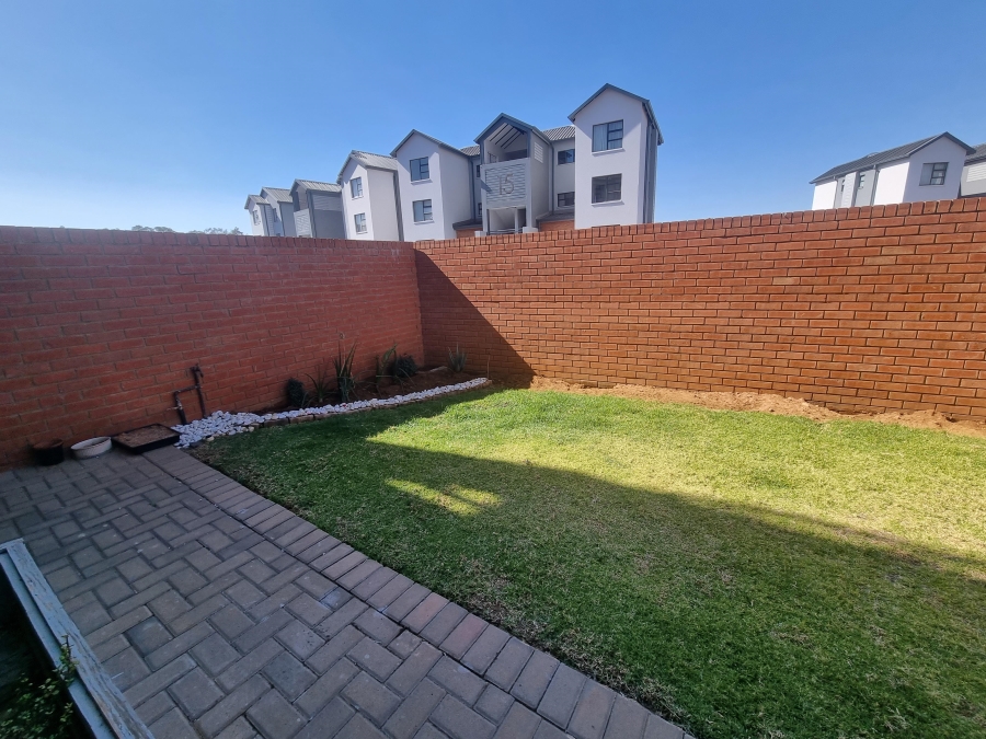 To Let 2 Bedroom Property for Rent in Silver Lakes Gauteng
