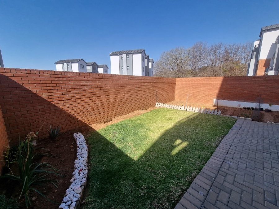 To Let 2 Bedroom Property for Rent in Silver Lakes Gauteng