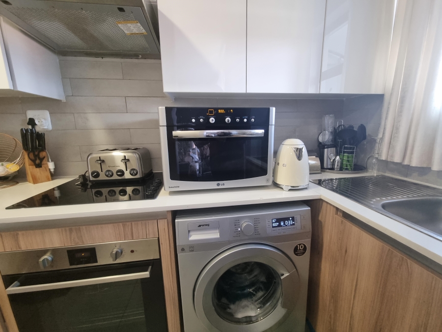To Let 2 Bedroom Property for Rent in Silver Lakes Gauteng