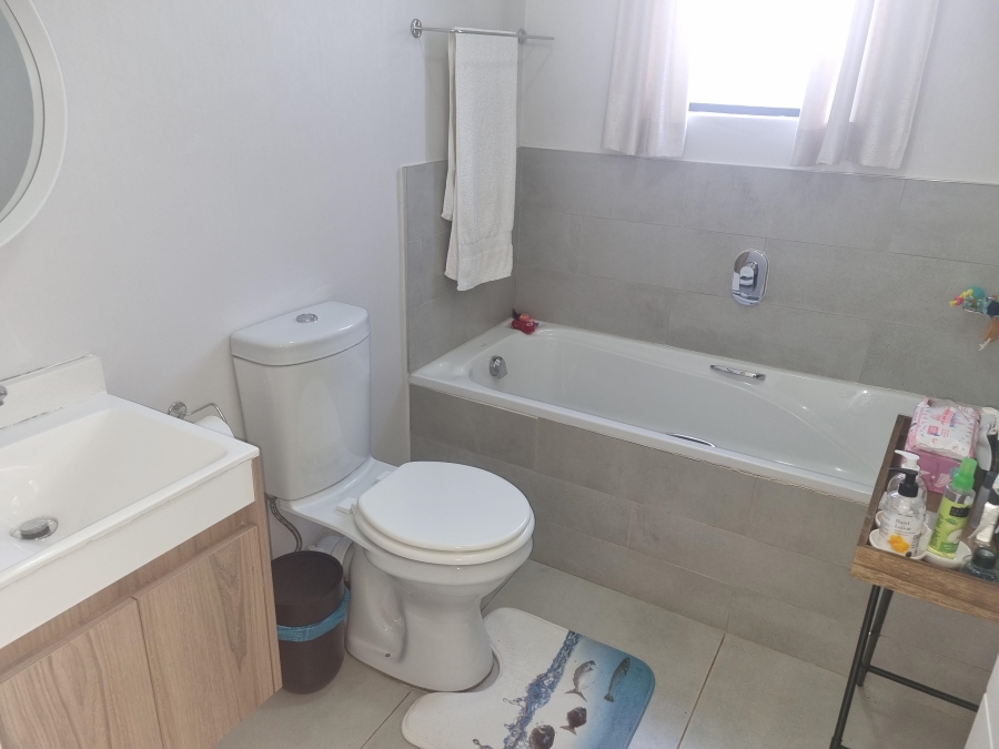 To Let 2 Bedroom Property for Rent in Silver Lakes Gauteng
