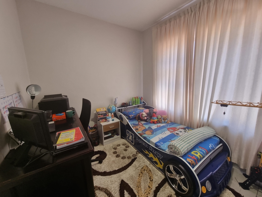 To Let 2 Bedroom Property for Rent in Silver Lakes Gauteng