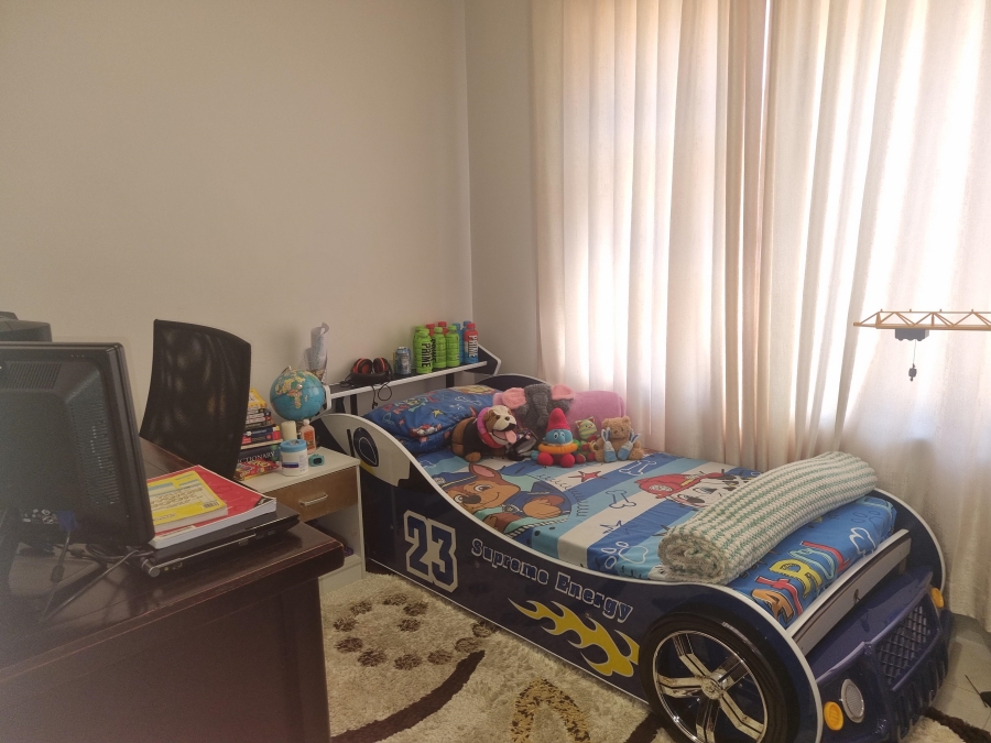 To Let 2 Bedroom Property for Rent in Silver Lakes Gauteng