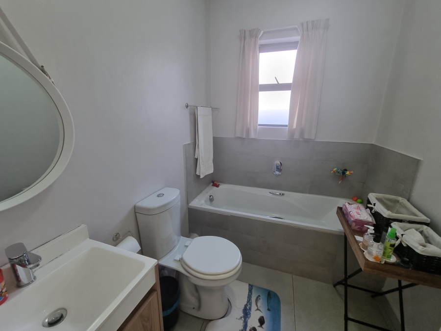To Let 2 Bedroom Property for Rent in Silver Lakes Gauteng